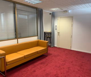 Bureau privé 11 m² 2 postes Location bureau Rue des Émeraudes Lyon 69006 - photo 3